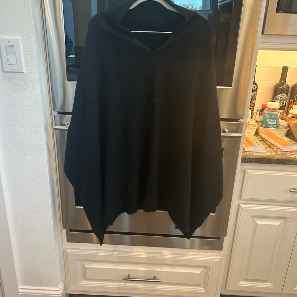 Portolano lightweight cashmere Poncho has piling but GUC quiet luxury